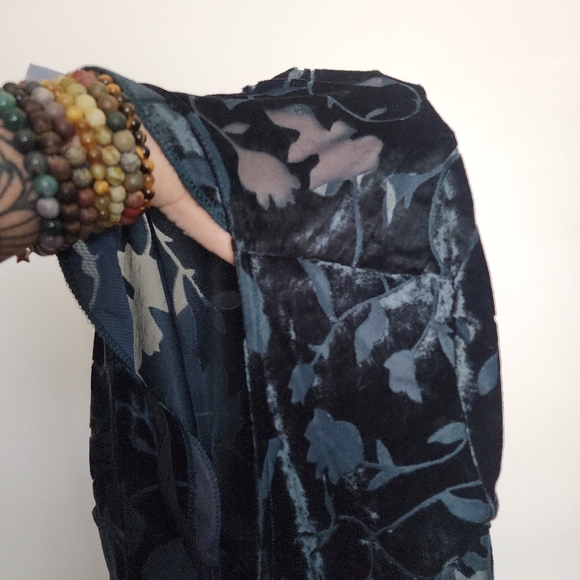 Vintage velvety emerald green sheer buttondown longsleeve top - Picture 6 of 14